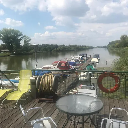 Úszó hotel Kalozhajo *