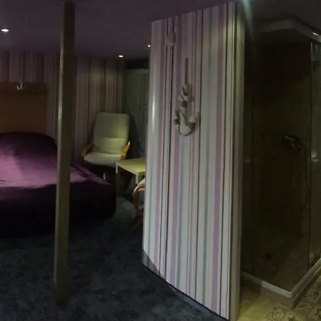 Kalozhajo Úszó hotel Budapest